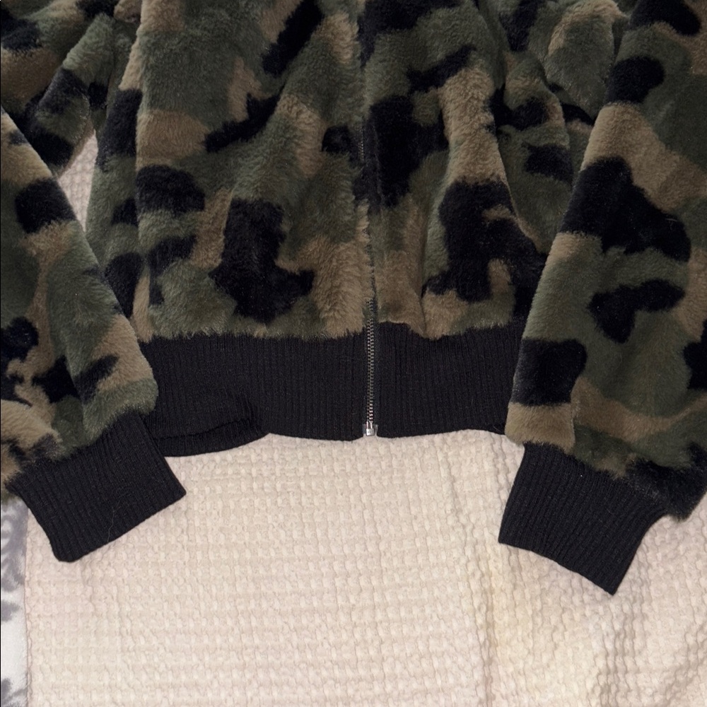 Socialite Camouflage Faux Fur Coat - Picture 3 of 6